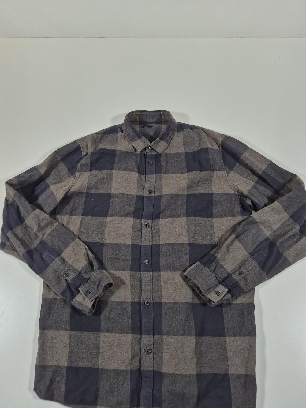 COS Men's M Gray Buffalo Plaid Flannel Long Sleeve Button-Up Shirt